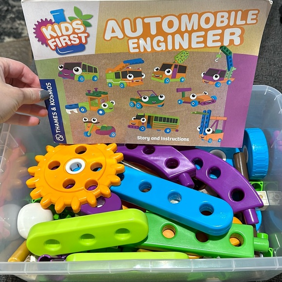 Comes with all the pieces kids first automobile engineer story and instructions - Picture 1 of 3